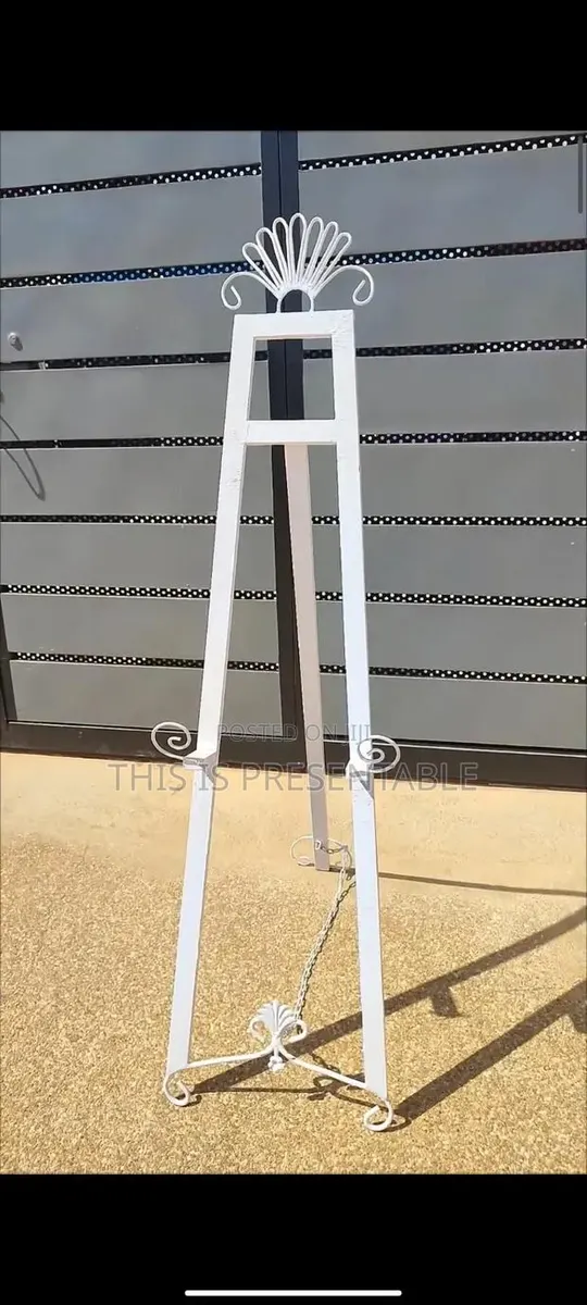 Picture Frame / Wreath Stand for Rent · Photo 1