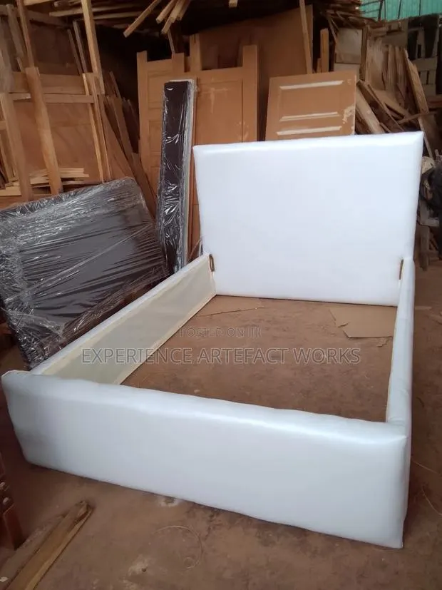 Leather Double Bed · Photo 1