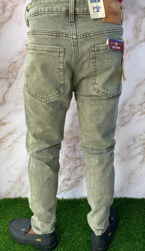 Dirty Denim Jeans · Photo 1