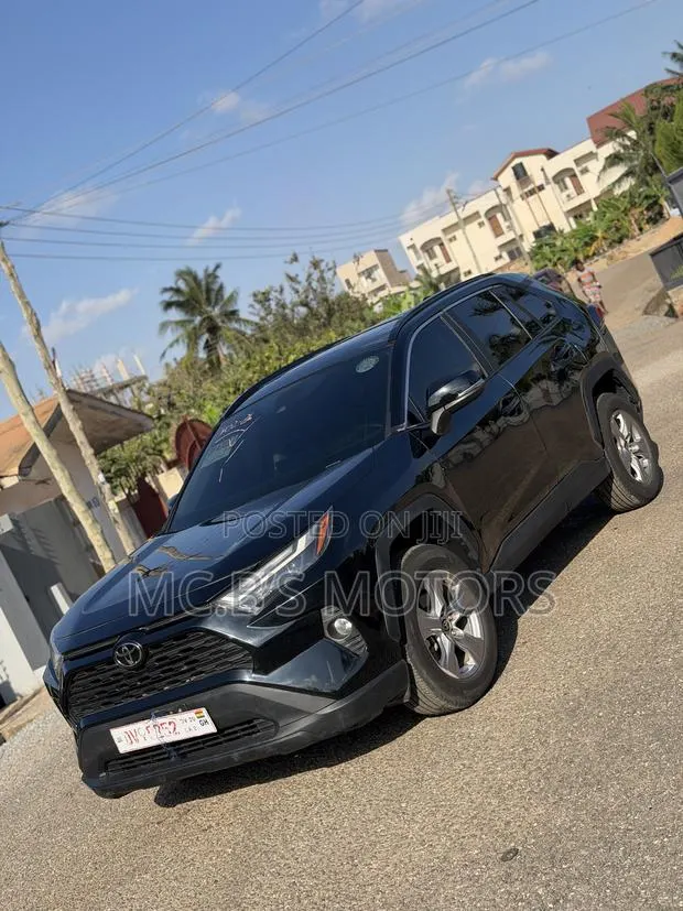 Toyota RAV4 2025 Black · Photo 1