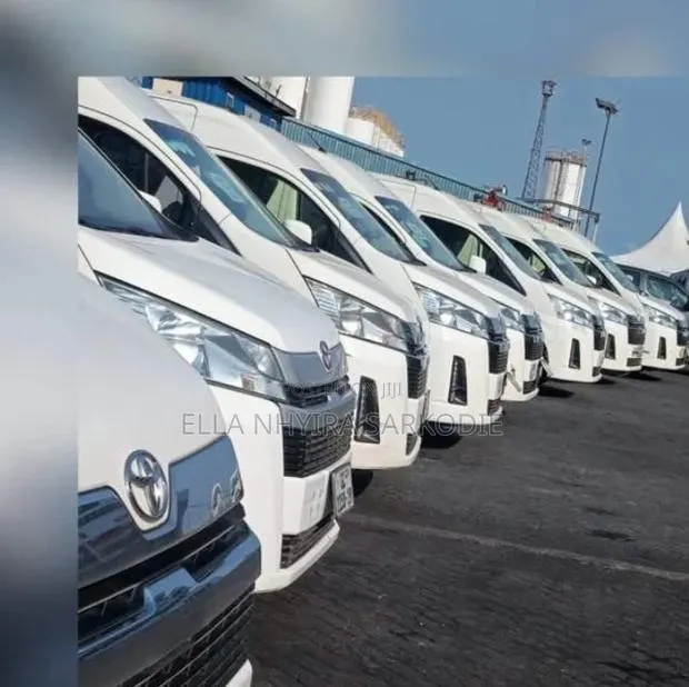 Rent Vans for Family Trips · Photo 1