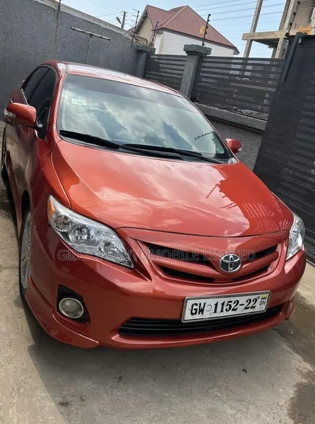 Toyota Corolla S 4dr Sedan (1.8L 4cyl 4A) 2013 Orange · Photo 1