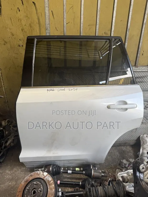 Toyota Highlighted Grad 2024-2025 Doors Back L Available · Photo 1