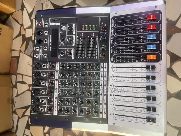 Mixer Amplifier · Photo 1