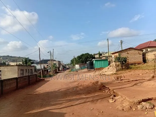 Half Plot of Land for Sale · Photo 1