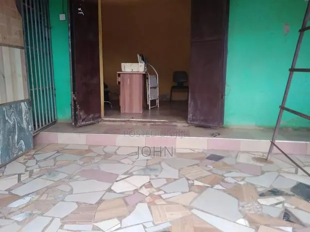 Store/Shop/Office for Rent at Ablekuma Olebu · Photo 1