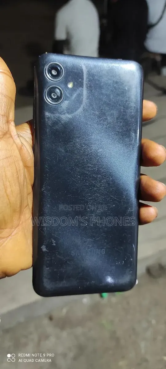 Samsung Galaxy A04e 32 GB Black · Photo 1