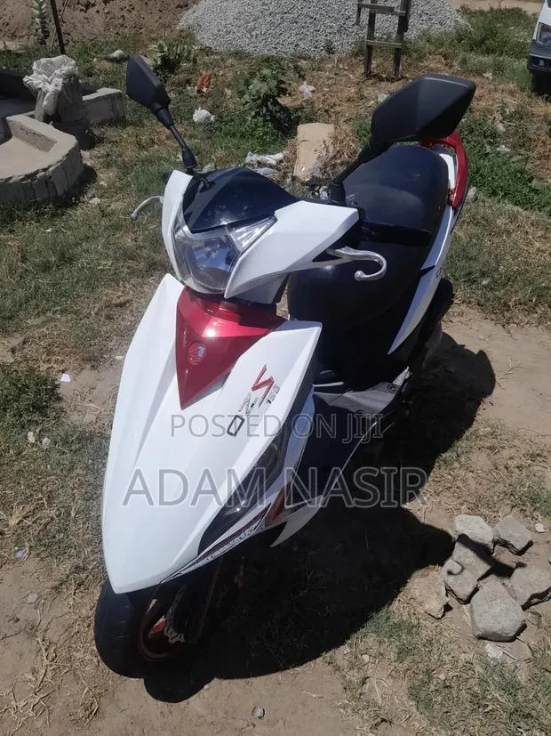 Yamaha Aerox 2022 White · Photo 1