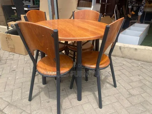 Wooden Round Table Set. · Photo 1