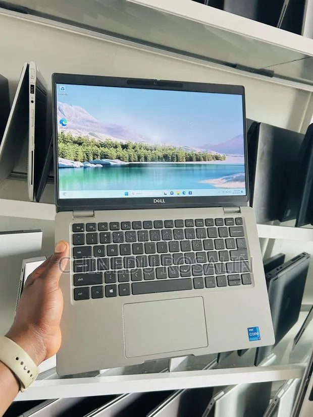 Laptop Dell Latitude 5320 16GB Intel Core i7 SSD 512GB · Photo 1