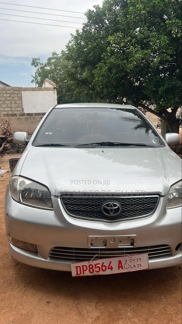 Toyota Vios 2010 Silver · Photo 1