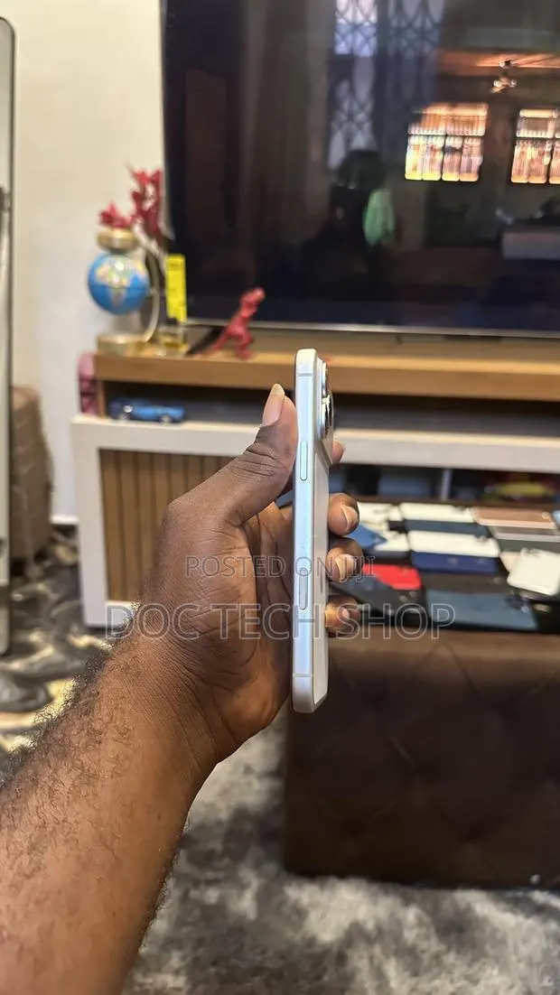 Apple iPhone 17 Pro Max 256 GB Silver · Photo 6