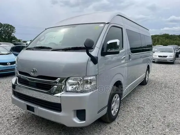 Toyota HiAce 2021 Silver · Photo 1