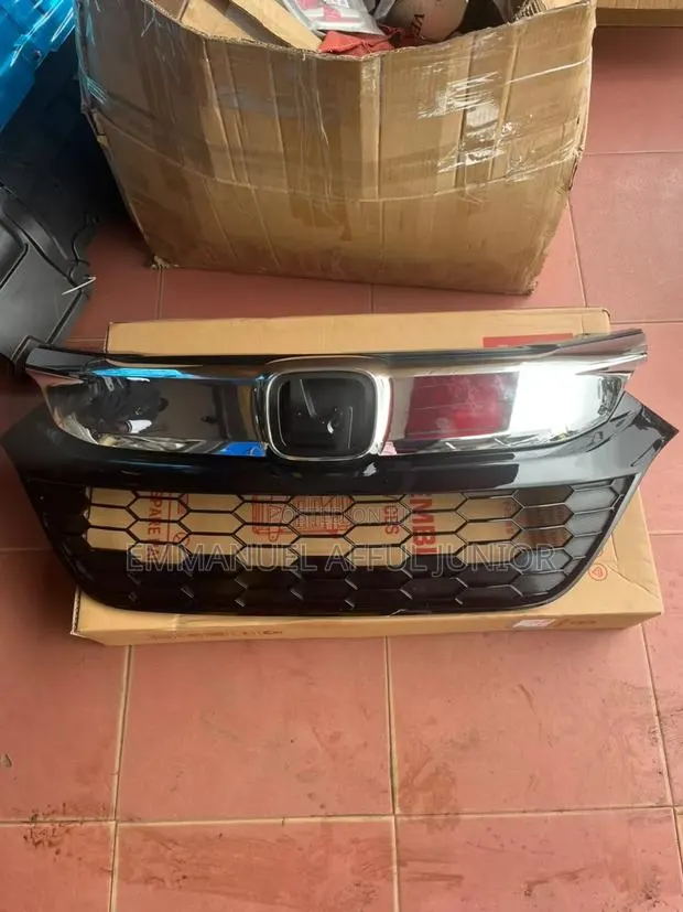 Honda HRV 2023 Top Shell Grille · Photo 1