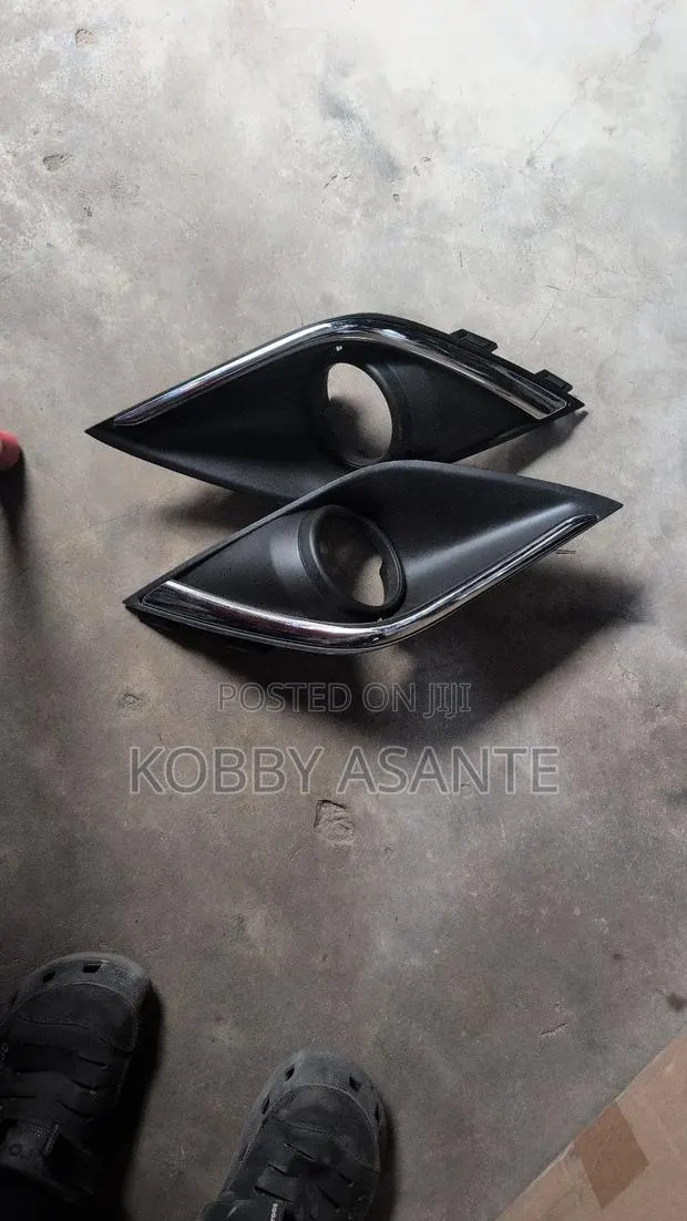 Outlander 2017 Fog Lights Cover · Photo 1