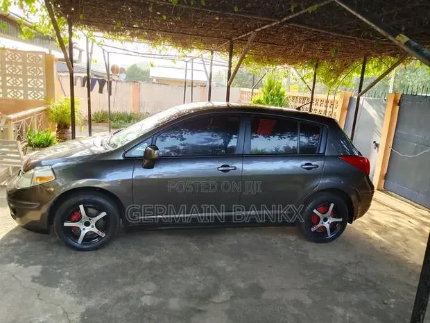 Nissan Versa 2009 Gray · Photo 1