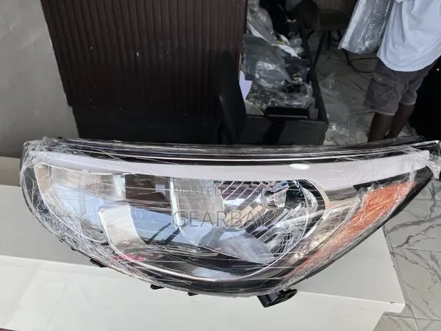 Hyundai Accent 2015, 2016, 2017 Headlight · Photo 1