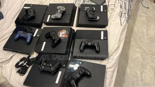 Ps4 Standard With 1 Controller No Games · Photo 1