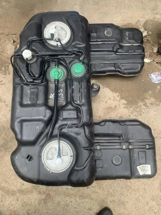 BMW X5 E70 Fuel Tank · Photo 1