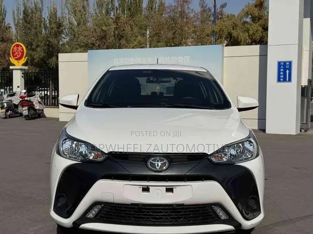 Toyota Yaris 2017 White · Photo 1