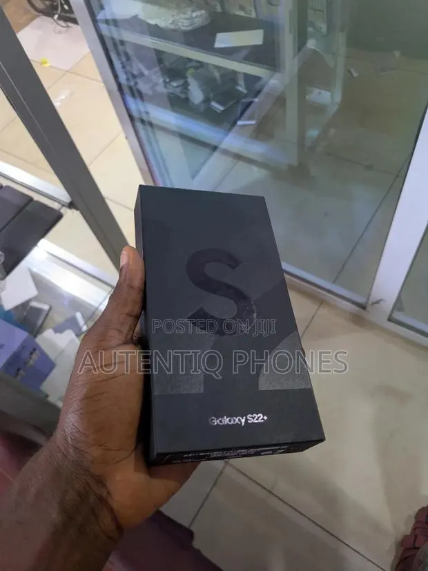 New Samsung Galaxy S22+ 5G 128 GB Black · Photo 1
