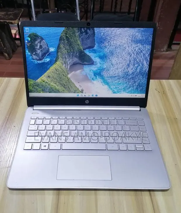 Laptop HP 14-ep0063 8GB AMD SSHD+SSD 250GB · Photo 1