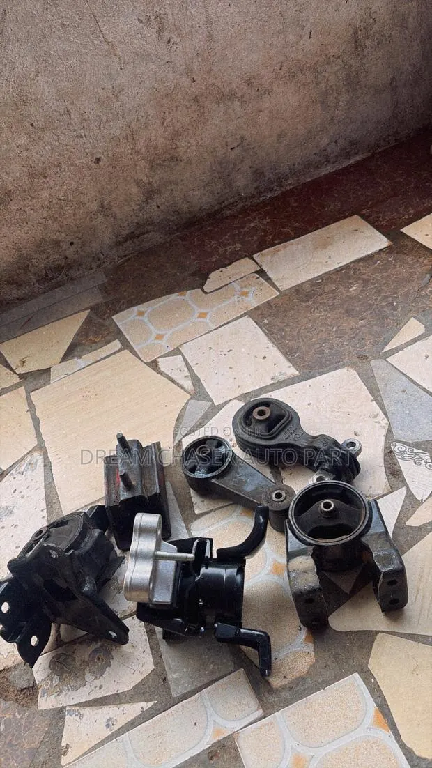 Engine and Gear Box Seat · Photo 1