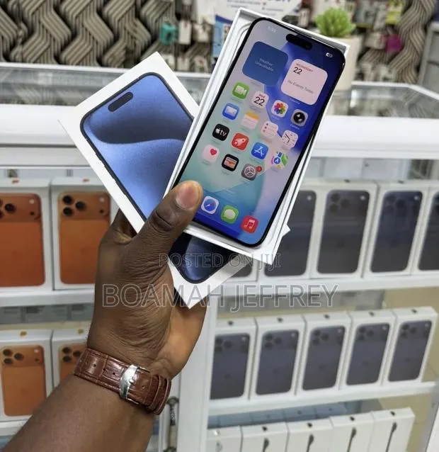 Apple iPhone 15 Pro Max 256 GB Blue · Photo 1
