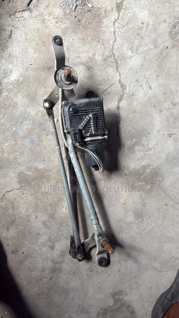 2016-2021 Honda Civic Windshield Wiper Motor Assembly OEM. · Photo 1