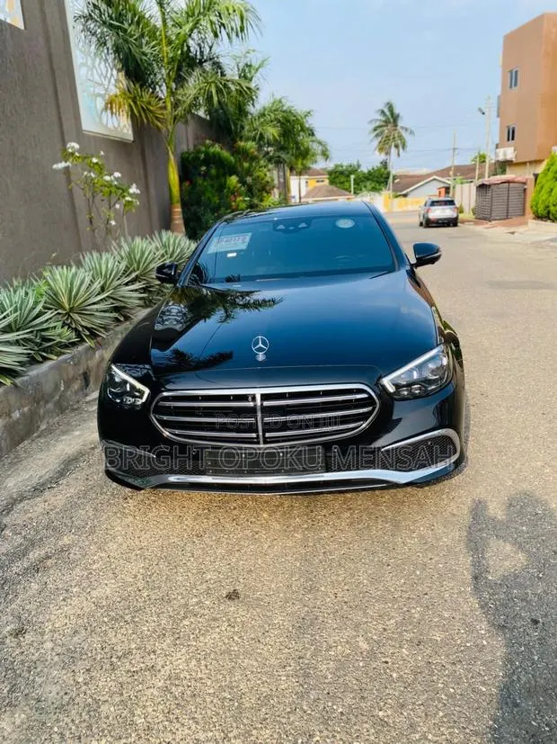 Mercedes-Benz E300 2021 Black · Photo 1