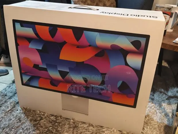 Apple Studio Display · Photo 1
