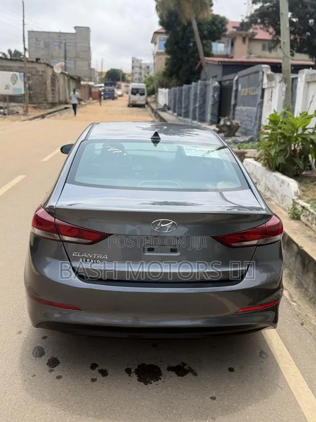 Hyundai Elantra SE 2018 Gray · Photo 1