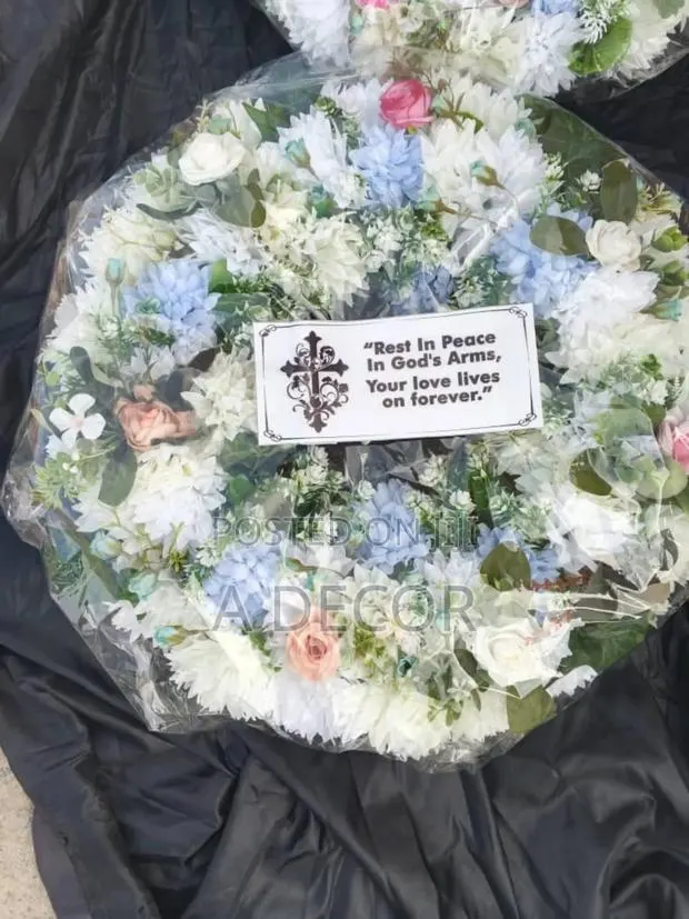 Funeral Wreath and Flower Arrangement · Photo 1