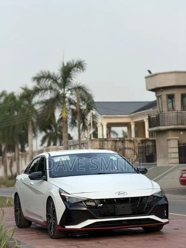 Hyundai Elantra 2022 White · Photo 1
