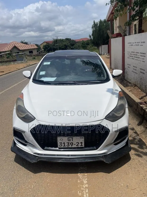 Hyundai Elantra Limited Sedan FWD (1.8L 4cyl 6A) 2013 White · Photo 1