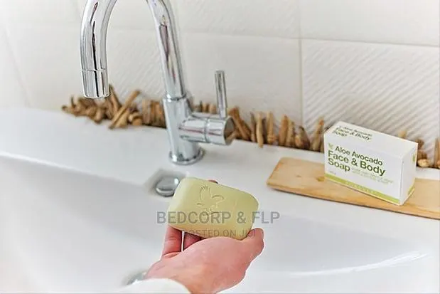 Organic Pure Aloe With Avocado Soap · Photo 1