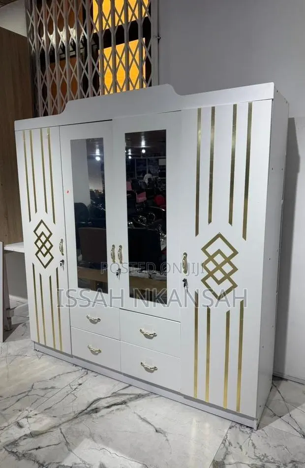 4 in 1 Big Size Wadrobe · Photo 1