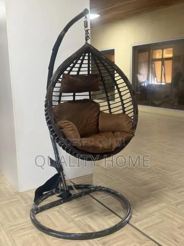 Hanging, Swinging Garden Chair · Photo 1