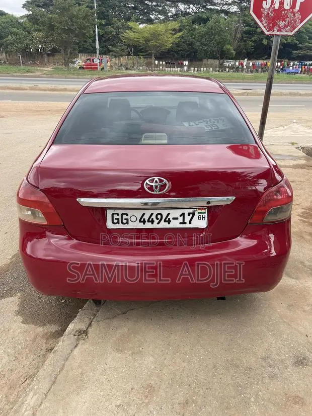 Toyota Yaris 2010 Red · Photo 1