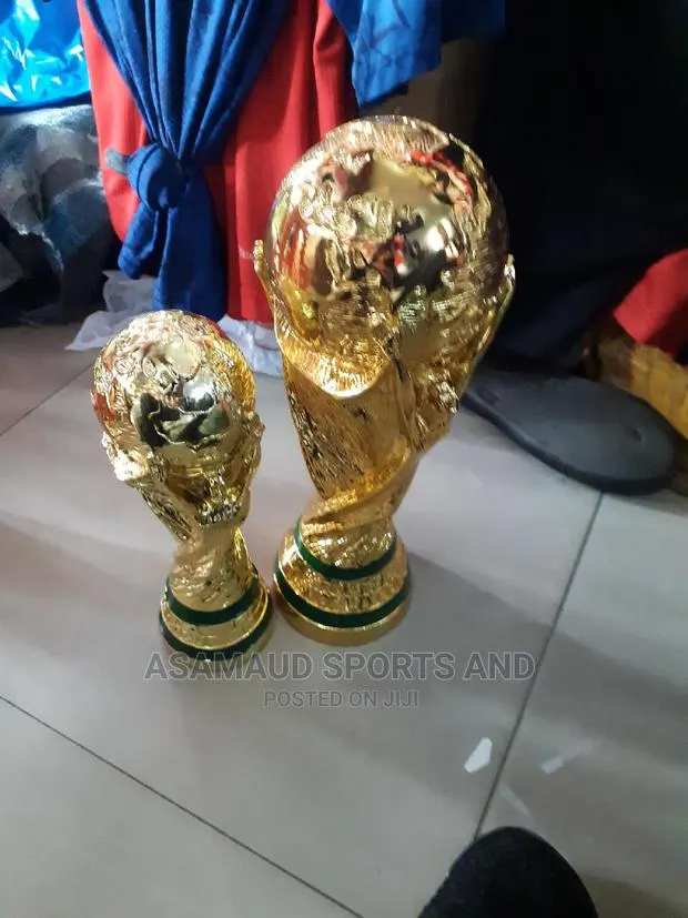 Original Football Trophy At Cool Price · Photo 1