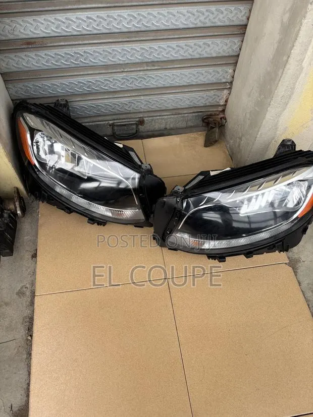 GLC 300 Headlight Homeused 2015-2016-2017-2018-2019-2020 · Photo 1