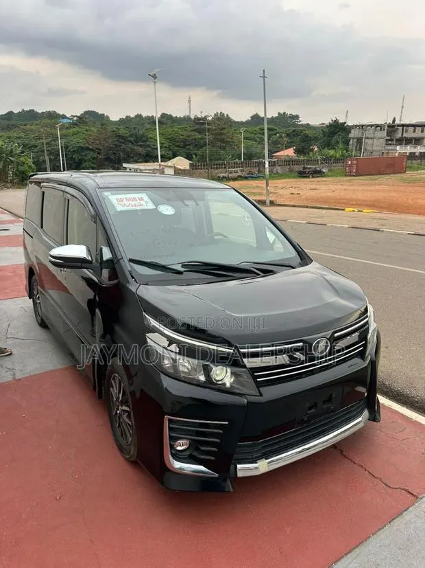 Toyota Voxy 2017 Black