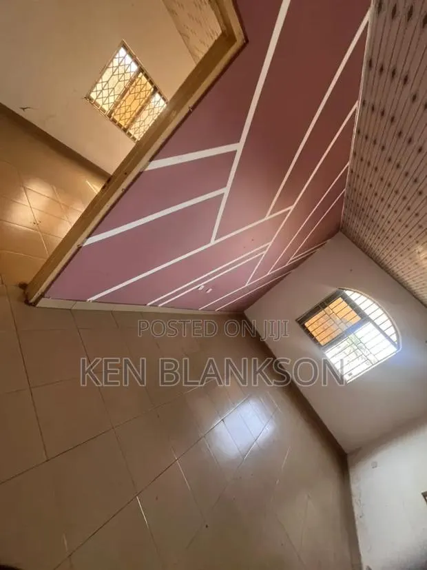 1bdrm Apartment in Exhibition for rent · Photo 1