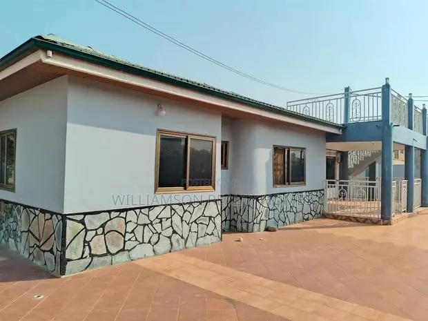 5bdrm House in Hfc Estate Area, Spintex for rent · Photo 1