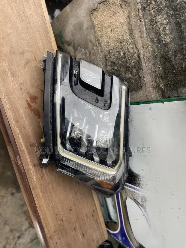 Ford Expedition 2020 Headlight · Photo 1