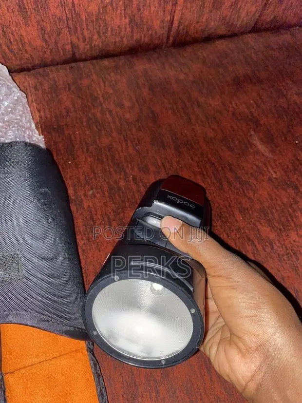 Godox V1 With Accessories · Photo 1