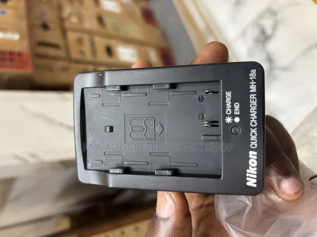 Original D90 Charger · Photo 1