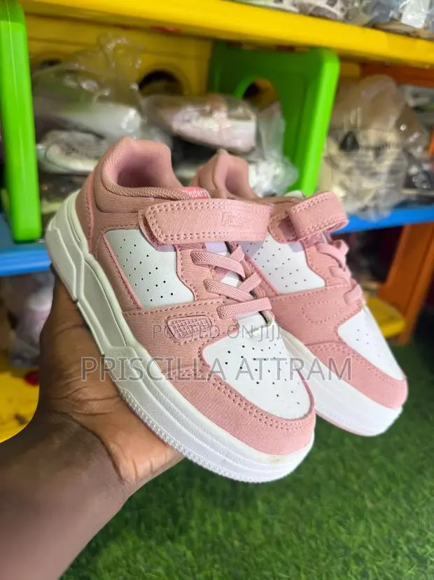 Kids Shoes · Photo 1