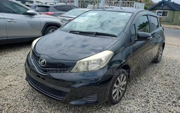 Toyota Vitz 2012 Black · Photo 1