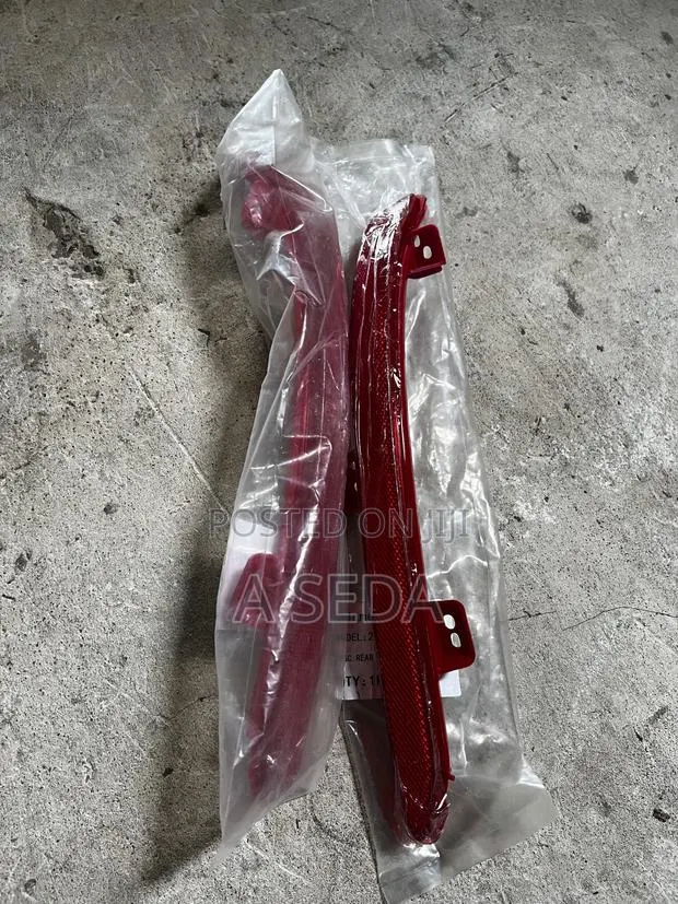 Honda Accord 2018 2019 2020 2021 2022 Back Bumper Reflector Pair. · Photo 1